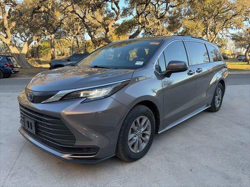 Predawn Gray Mica 2022 Toyota Sienna LE