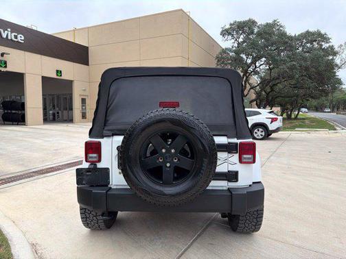 Bright White Clearcoat 2015 Jeep Wrangler Unlimited Sahara