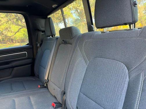 Diamond Black Crystal Pearlcoat 2019 RAM 1500 Big Horn