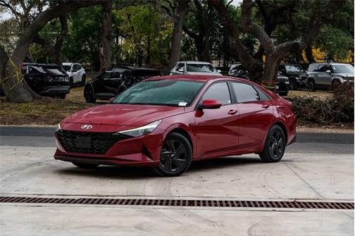 2022 Hyundai ELANTRA SEL