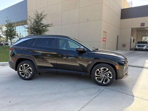 Phantom Black 2026 Hyundai TUCSON SEL Plus