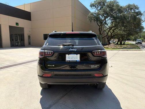 Diamond Black Crystal Pearlcoat 2020 Jeep Compass Limited