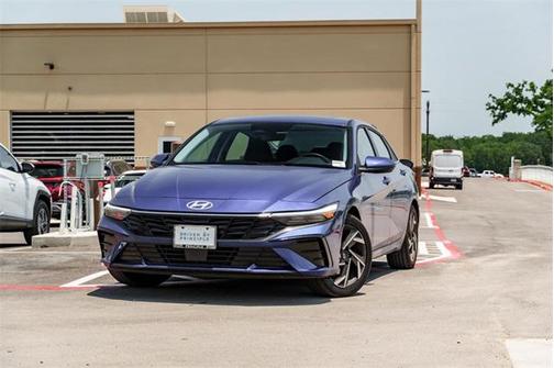 2025 Hyundai ELANTRA SEL