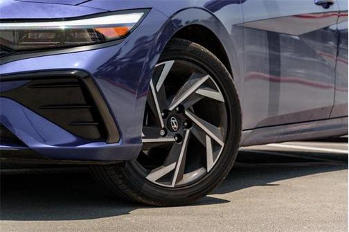 2025 Hyundai ELANTRA SEL