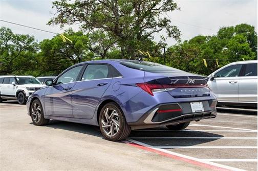 2025 Hyundai ELANTRA SEL
