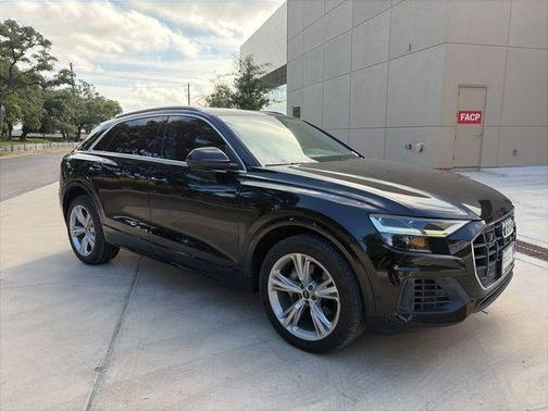 Mythos Black Metallic 2022 Audi Q8 55 Premium Plus