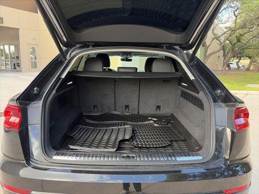 Mythos Black Metallic 2022 Audi Q8 55 Premium Plus