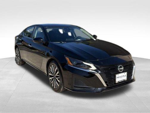 Super Black 2023 Nissan Altima 2.5 SV
