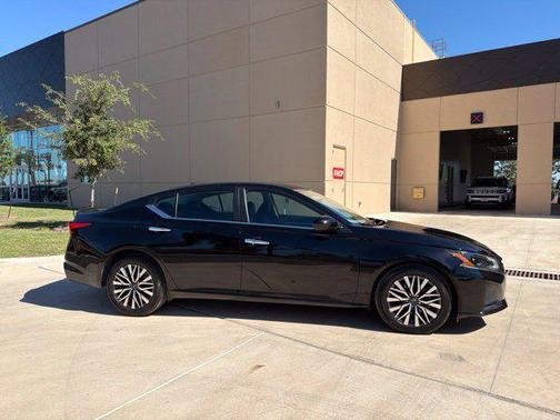 Super Black 2023 Nissan Altima 2.5 SV
