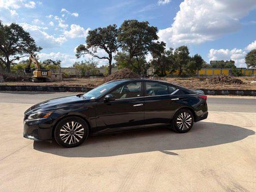 Super Black 2023 Nissan Altima 2.5 SV