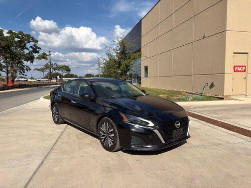 Super Black 2023 Nissan Altima 2.5 SV