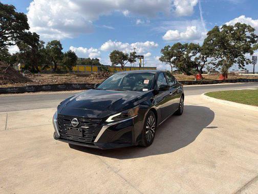 Super Black 2023 Nissan Altima 2.5 SV