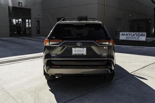 2021 Toyota RAV4 Hybrid SE