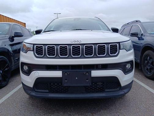 Bright White Clearcoat 2024 Jeep Compass Latitude
