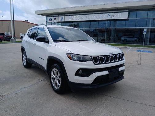 Bright White Clearcoat 2024 Jeep Compass Latitude