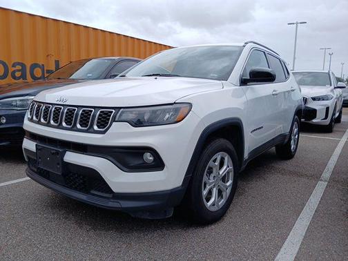 Bright White Clearcoat 2024 Jeep Compass Latitude