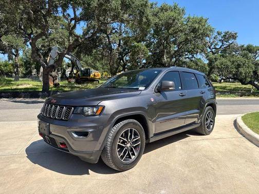 Granite Crystal Metallic Clearcoat 2017 Jeep Grand Cherokee Trailhawk