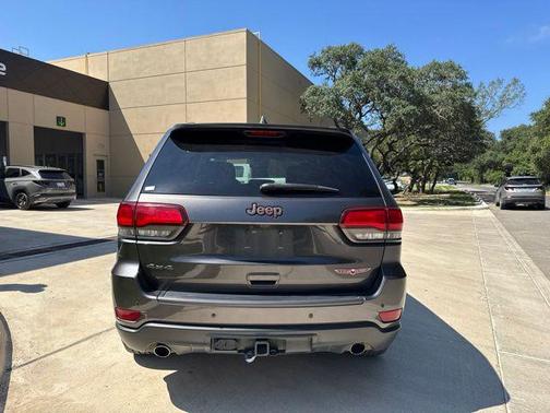 Granite Crystal Metallic Clearcoat 2017 Jeep Grand Cherokee Trailhawk