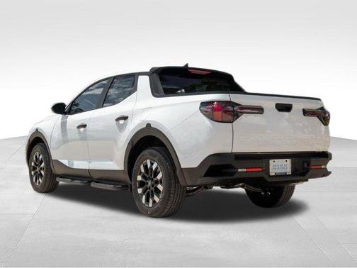 Atlas White 2025 Hyundai SANTA CRUZ SE