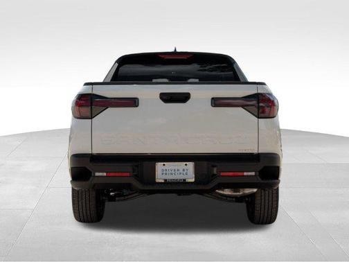Atlas White 2025 Hyundai SANTA CRUZ SE