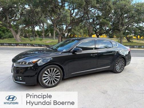Aurora Black 2017 Kia Cadenza Technology