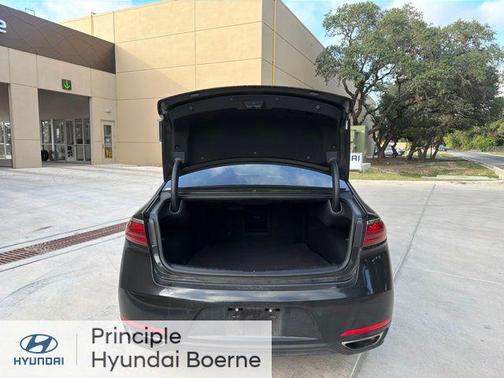Aurora Black 2017 Kia Cadenza Technology