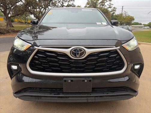 Midnight Black Metallic 2023 Toyota Highlander LE