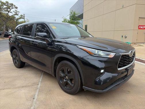 Midnight Black Metallic 2023 Toyota Highlander LE