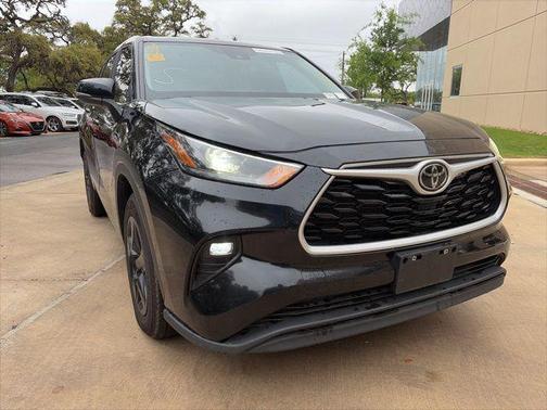 Midnight Black Metallic 2023 Toyota Highlander LE