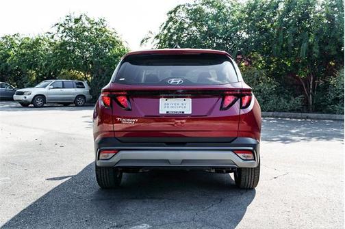 2025 Hyundai TUCSON SE