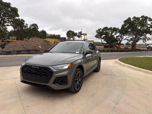 Chronos Gray Metallic 2025 Audi SQ5 3.0T Premium Plus