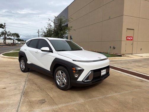 Atlas White 2027 Hyundai KONA SE