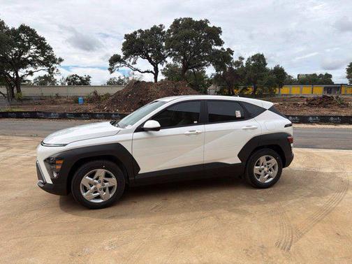 Atlas White 2027 Hyundai KONA SE