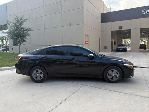 Abyss Black 2026 Hyundai ELANTRA SE