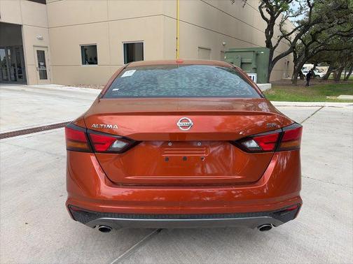 Sunset Drift Chromaflair 2019 Nissan Altima 2.5 SR