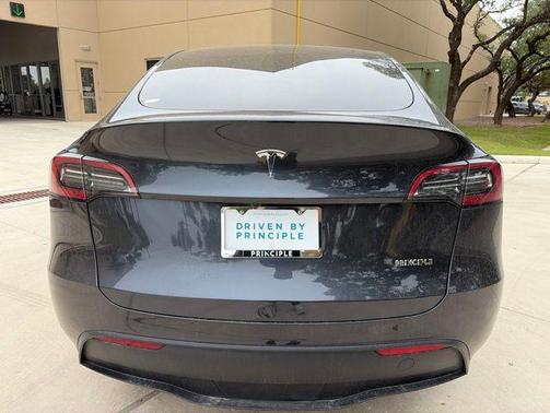 2024 Tesla Model Y Long Range Single Motor Rear-Wheel Drive