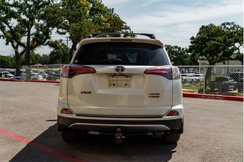 2018 Toyota RAV4 Hybrid SE