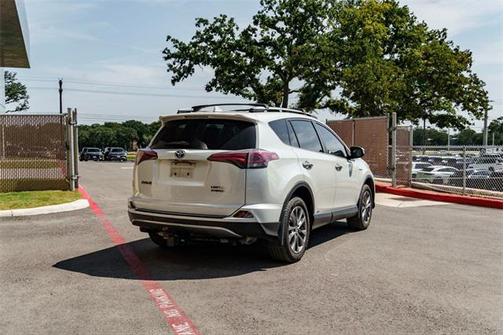 2018 Toyota RAV4 Hybrid SE
