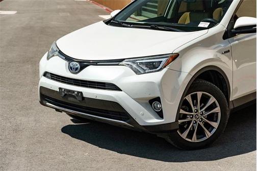 2018 Toyota RAV4 Hybrid SE