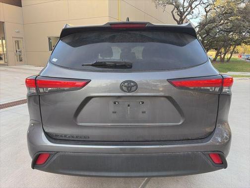 2022 Toyota Highlander L