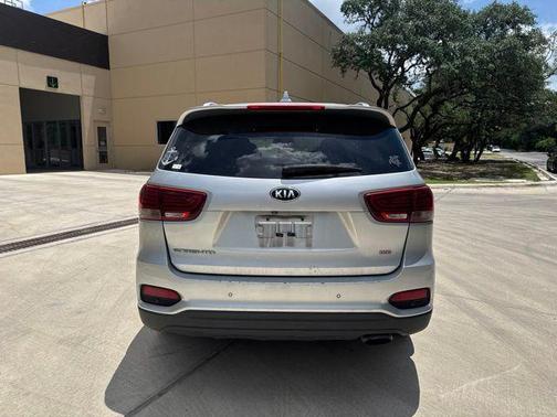 Sparkling Silver 2019 Kia Sorento LX