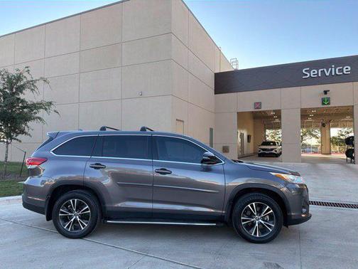 Predawn Gray Mica 2019 Toyota Highlander LE Plus