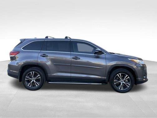 Predawn Gray Mica 2019 Toyota Highlander LE Plus