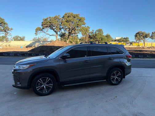 Predawn Gray Mica 2019 Toyota Highlander LE Plus