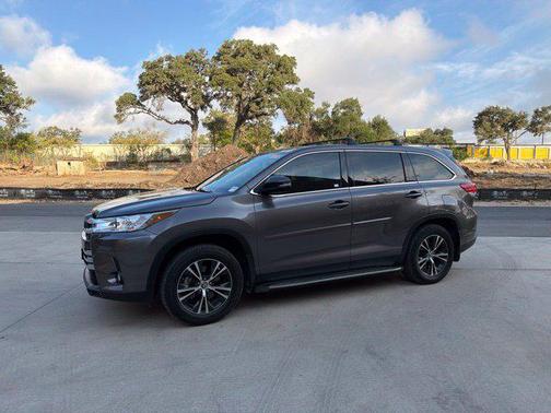 Predawn Gray Mica 2019 Toyota Highlander LE Plus