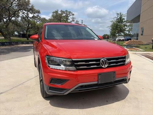 Habanero Orange Metallic 2019 Volkswagen Tiguan 2.0T SE