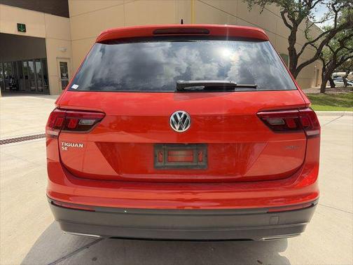 Habanero Orange Metallic 2019 Volkswagen Tiguan 2.0T SE