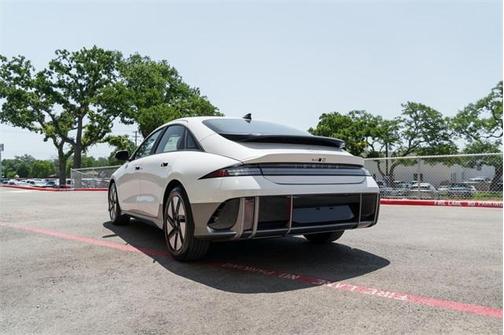 2025 Hyundai IONIQ 6 SE