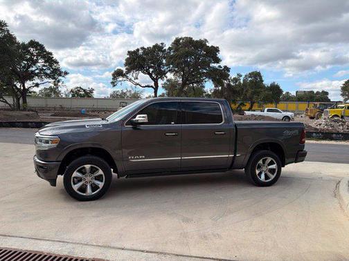 Granite Crystal Metallic Clearcoat 2019 RAM 1500 Limited
