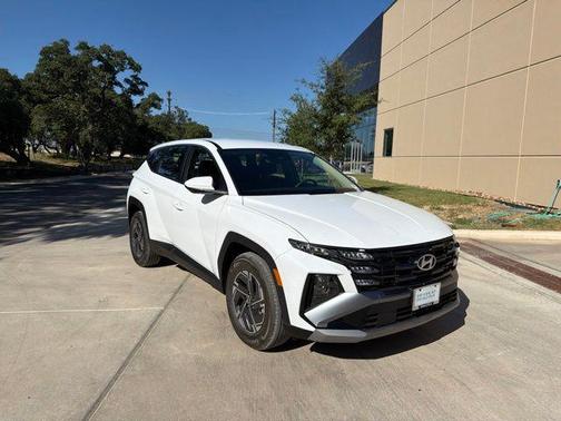 Creamy White Pearl 2026 Hyundai TUCSON Hybrid SE